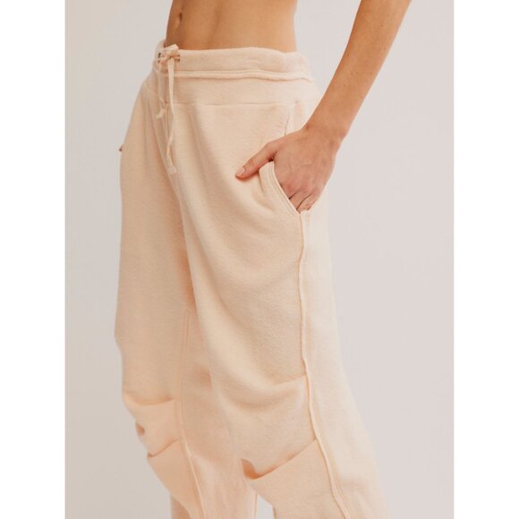 FREE PEOPLE Day Off Fleece Joggers / Tender Peach - Picture 5 of 6